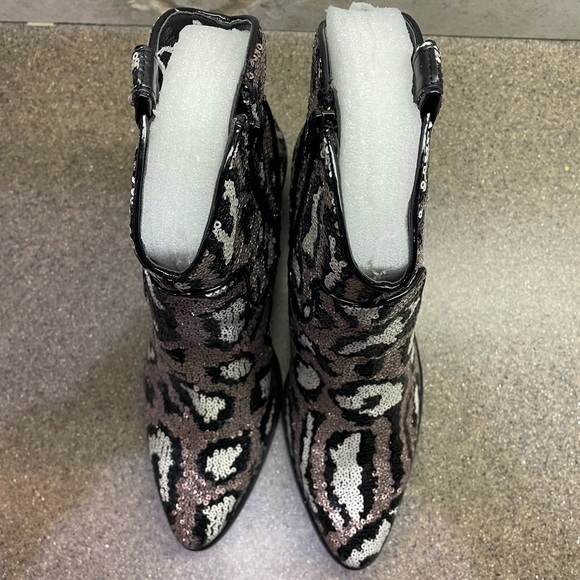 🆕Betsey Johnson💋 “Lucki” Leopard Sequin Western Boots - Picture 8 of 13